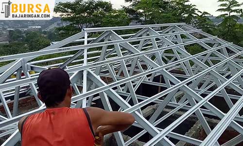 Proses Pemasangan Konstruksi Rangka Atap